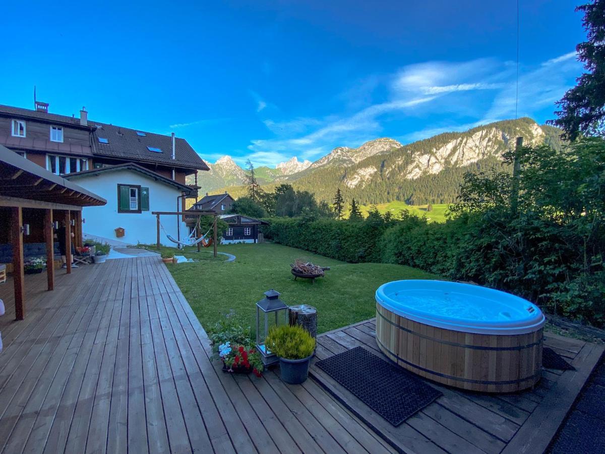 Family B&B Le Vieux Chalet Chateau-d'Oex Exterior photo
