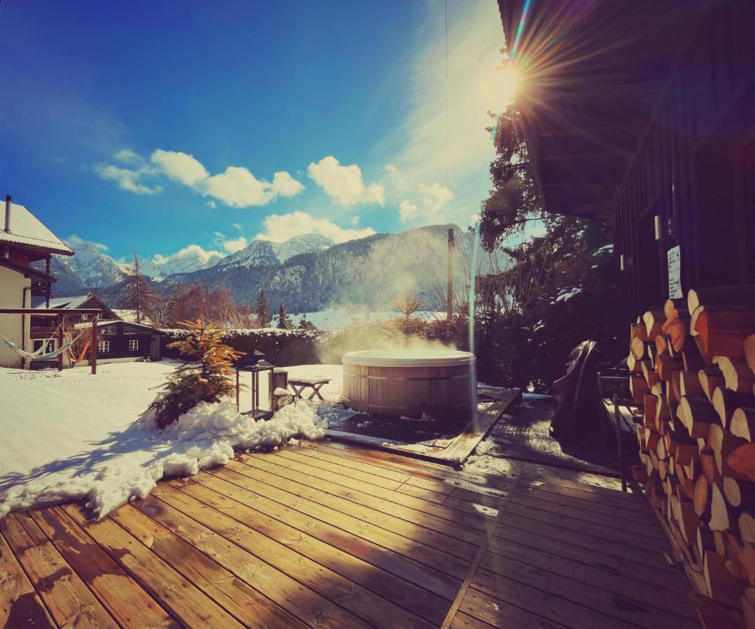 Family B&B Le Vieux Chalet Chateau-d'Oex Exterior photo