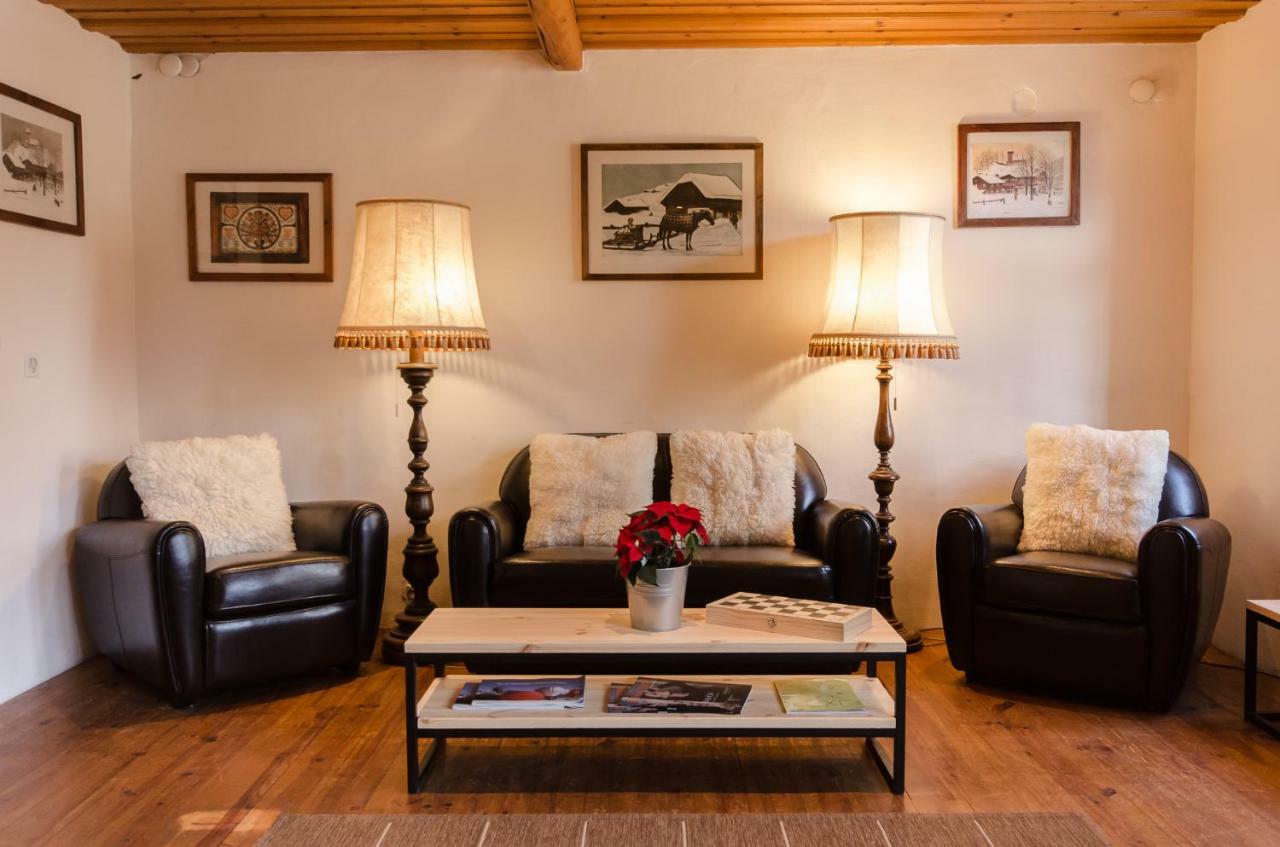 Family B&B Le Vieux Chalet Chateau-d'Oex Exterior photo